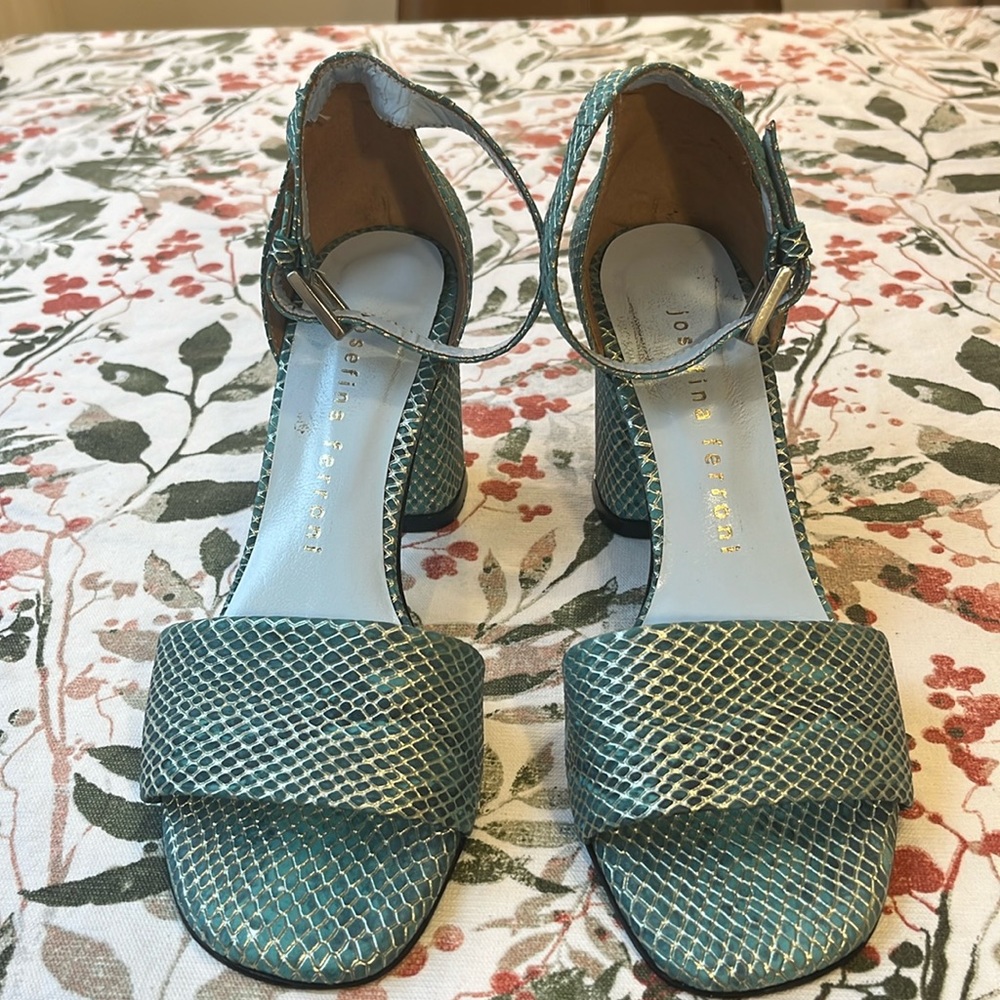 Argentine designer Sandal. Size 6